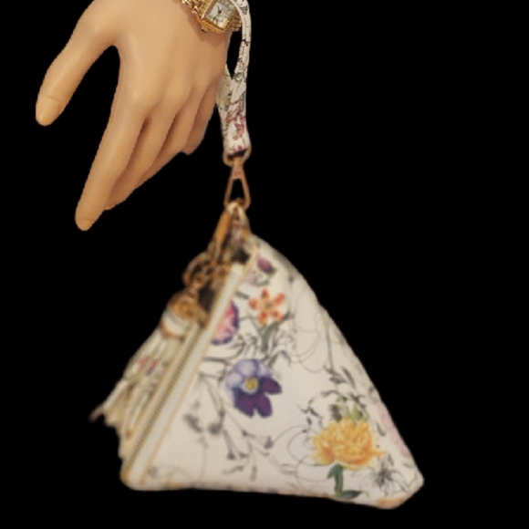 Floral White PYRAMID Clutch with Tassel, FAUX LEATHER EUC - Picture 6 of 16